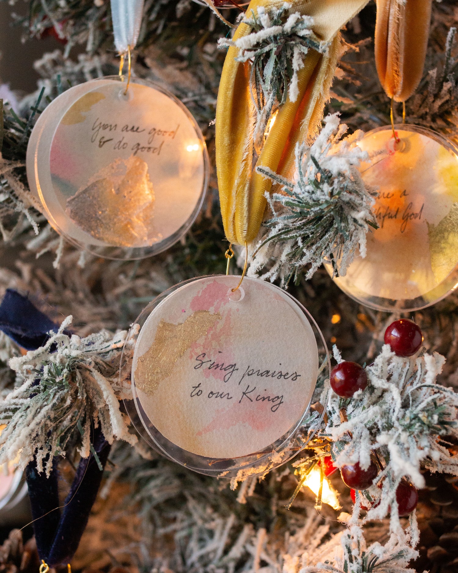 Sing Praises to Our King | Gold