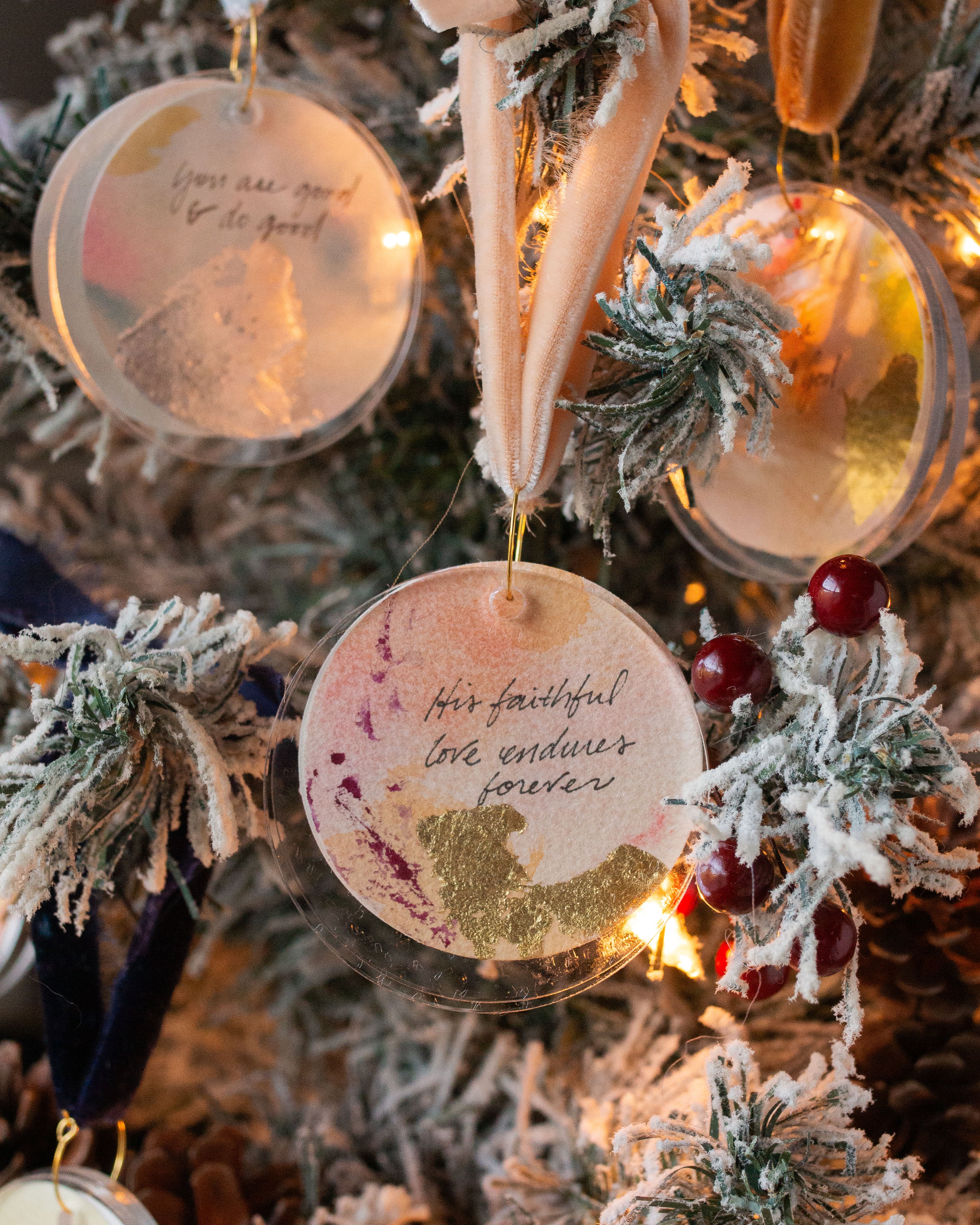 His Faithful Love Endures Forever | Peach